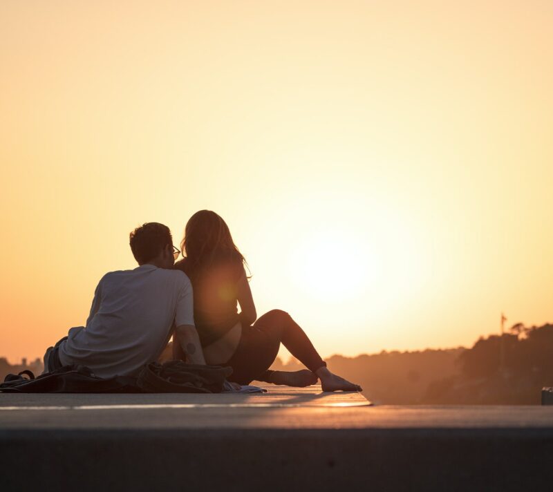 Evo zašto bi osobe koje su u vezi trebale imati više fizičkog kontakta nevezanog za seks