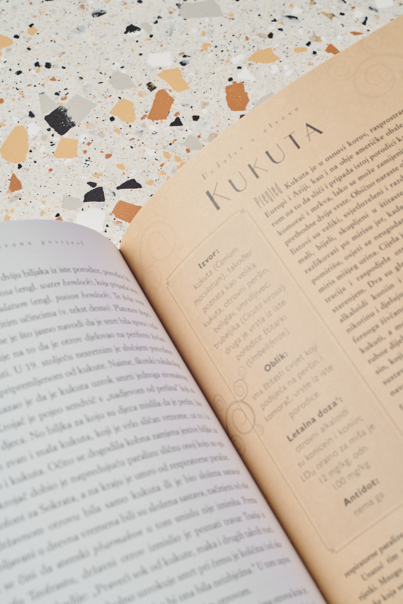 Otrovi - ilustrirana povijest