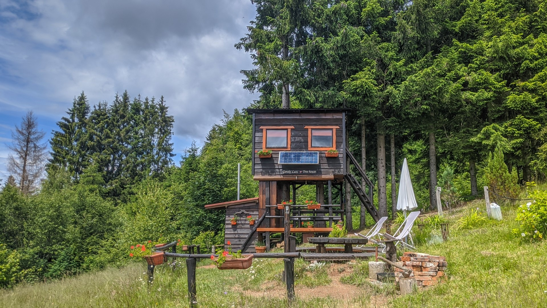 gorski lazi, kućica na drvetu, kuća za odmor, gorski kotar