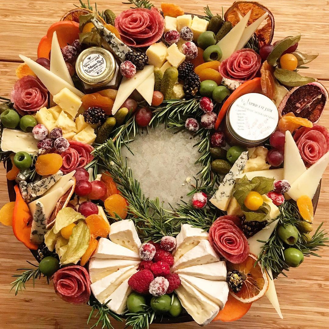 plate u obliku adventskog vijenca