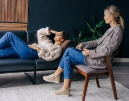 Što je Brainspotting terapija i kako vam može pomoći u otpuštanju traume?