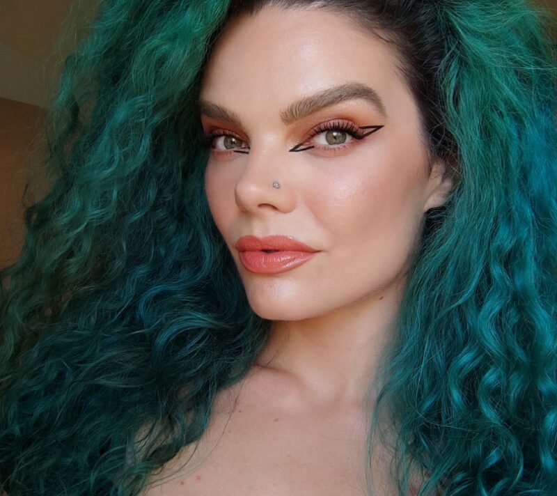 hit make up look