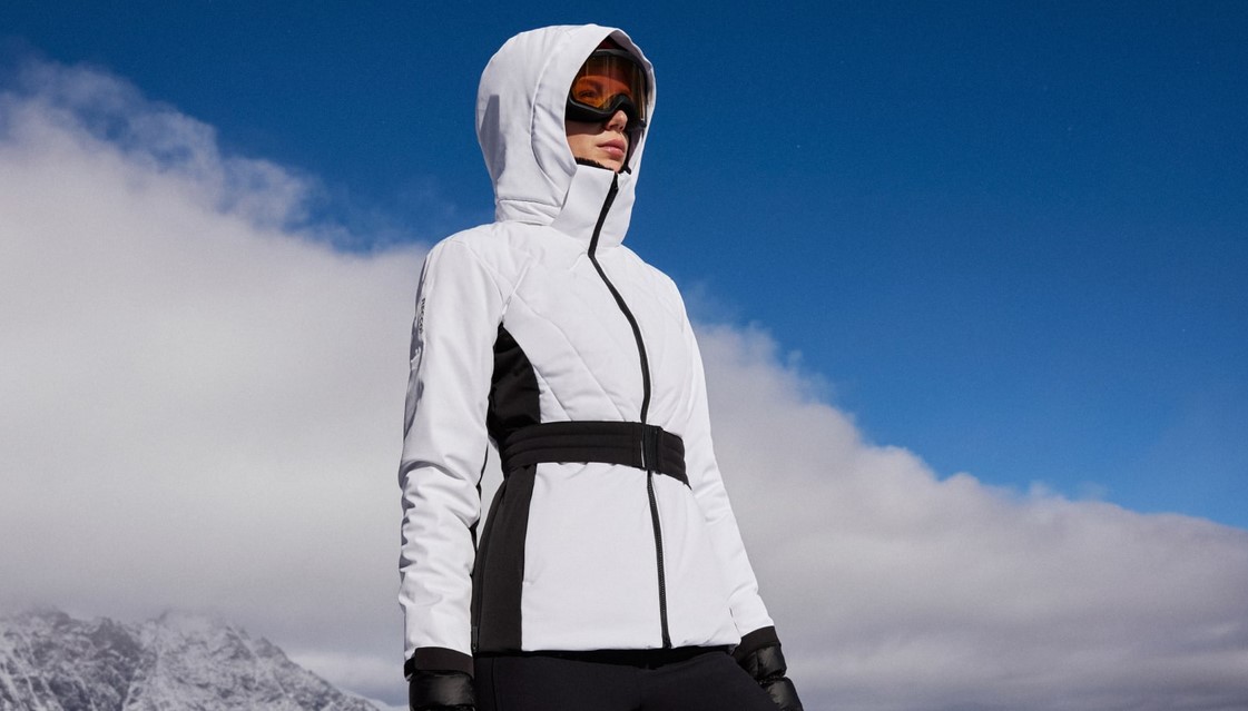 žena u skijaškoj opremi