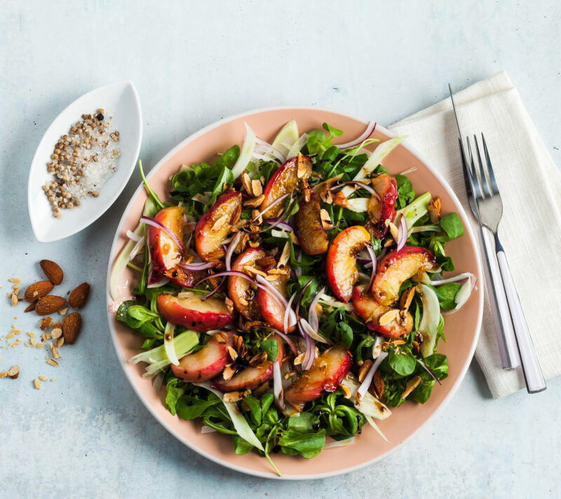 Salata od grilanih breskvi