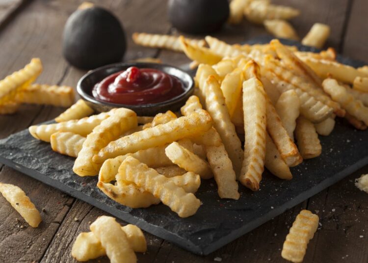 French fries board daska s prženim krumpirićima