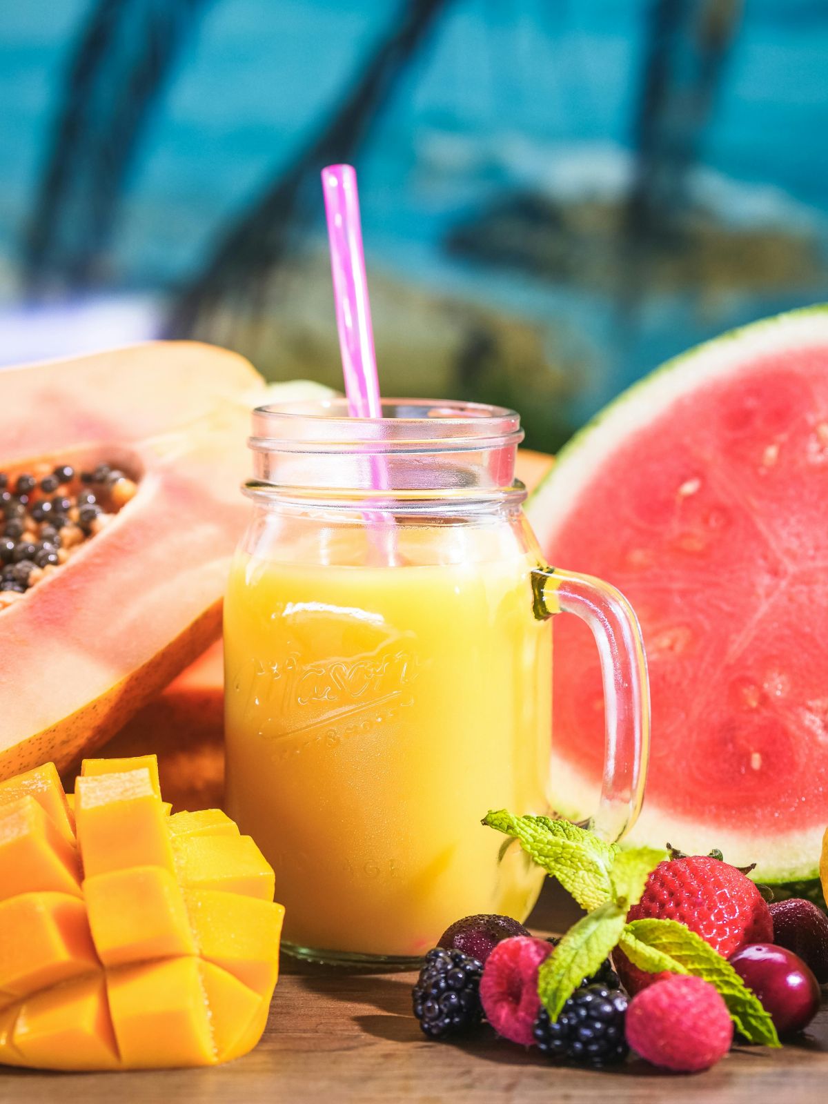 prirodni sokovi sa sezonskim voćem