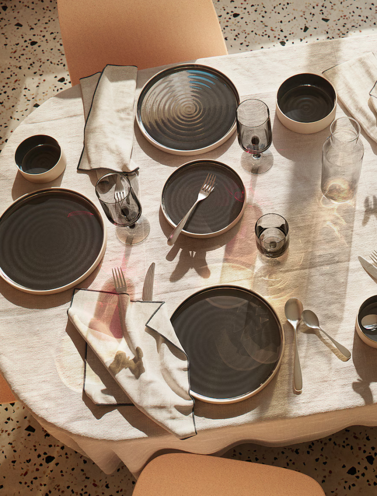 Ovi tanjuri u boji razvedrit će svaki stol za objed