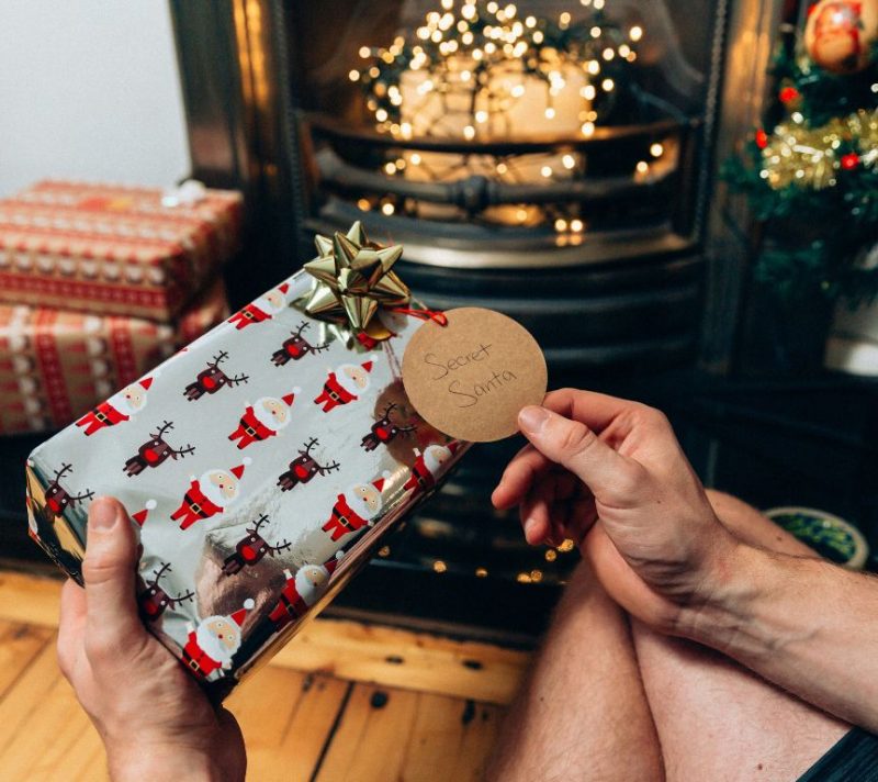 Što kada blagdansko darivanje prelazi u stres i gubi smisao? Evo kako postaviti granicu