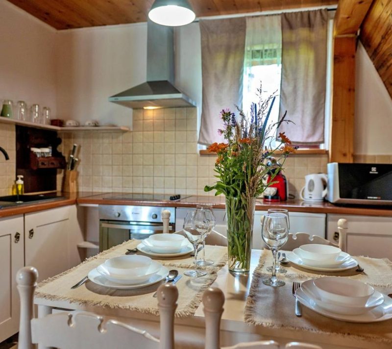 Velebitska kuća - Idilična drvena kućica na osami u kojoj bismo rado proveli čitavu zimu