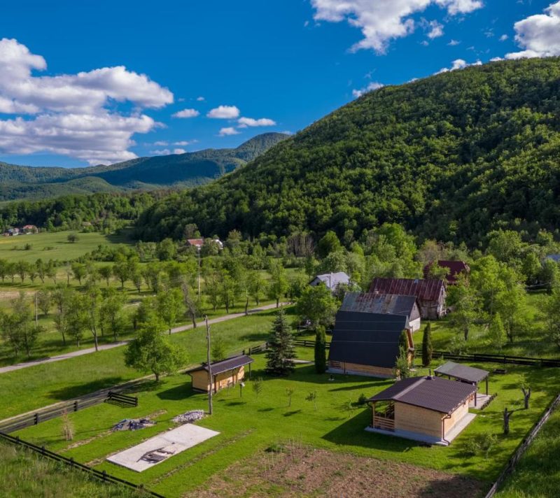 Velebitska kuća - Idilična drvena kućica na osami u kojoj bismo rado proveli čitavu zimu