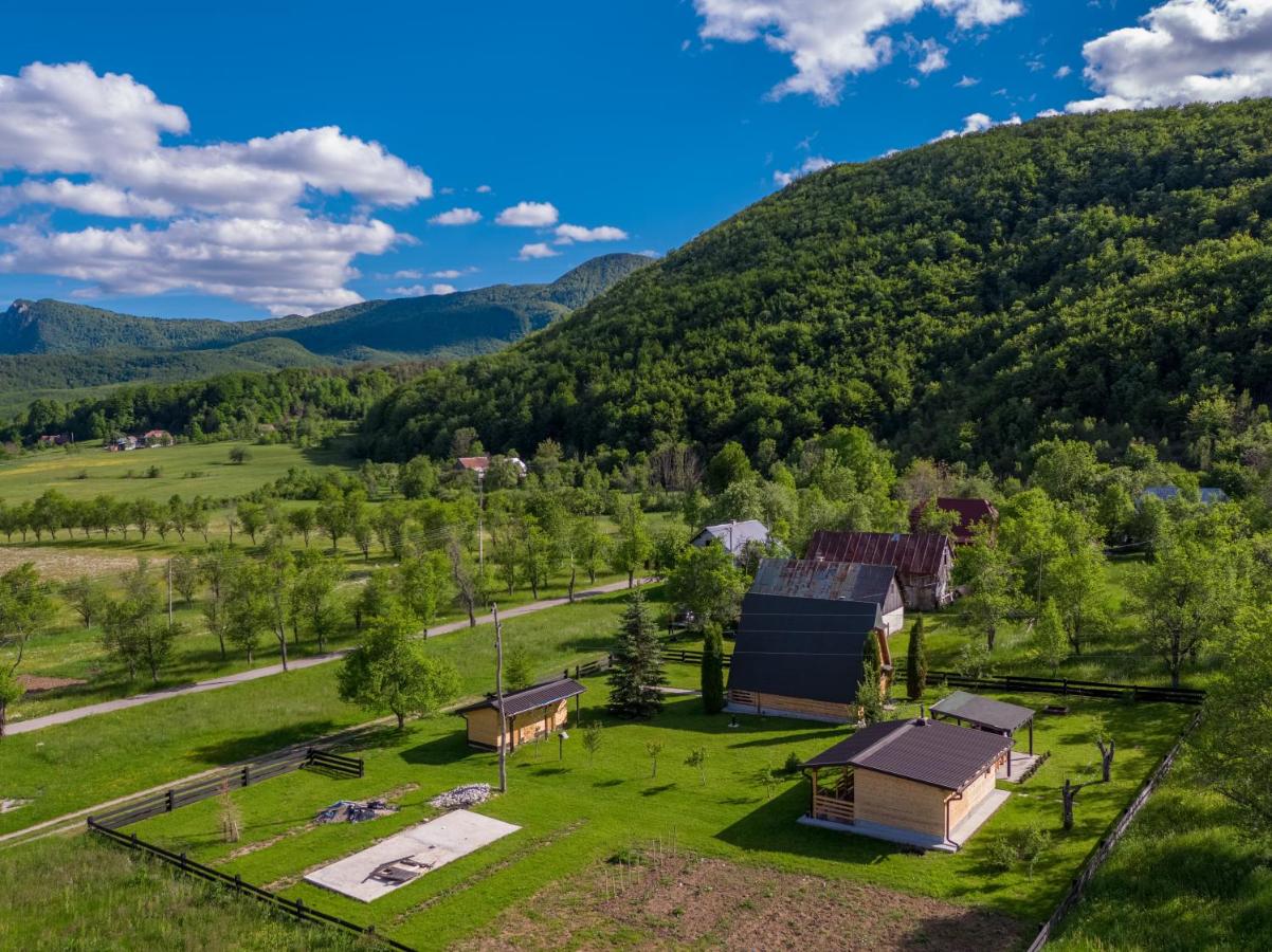 Velebitska kuća - Idilična drvena kućica na osami u kojoj bismo rado proveli čitavu zimu