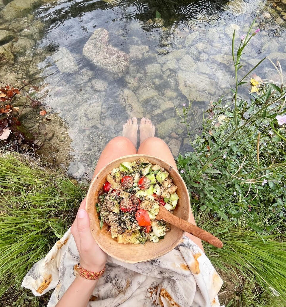 Ena svojim Mind Food okupljanjima redefinira naš odnos prema hrani i potiče svjesno jedenje