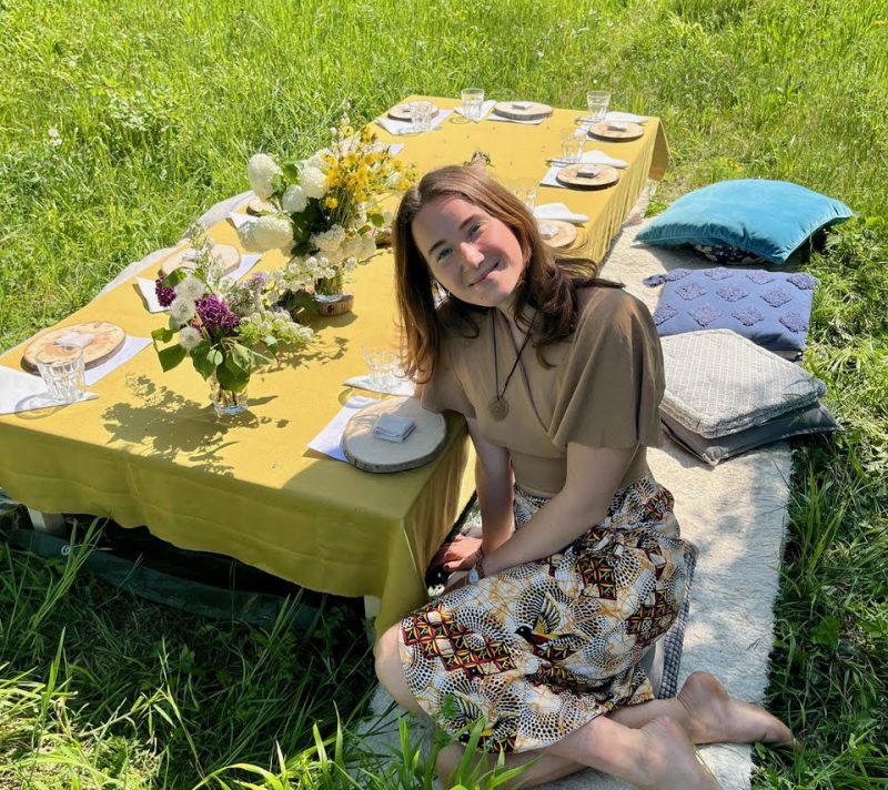 Ena svojim Mind Food okupljanjima redefinira naš odnos prema hrani i potiče svjesno jedenje