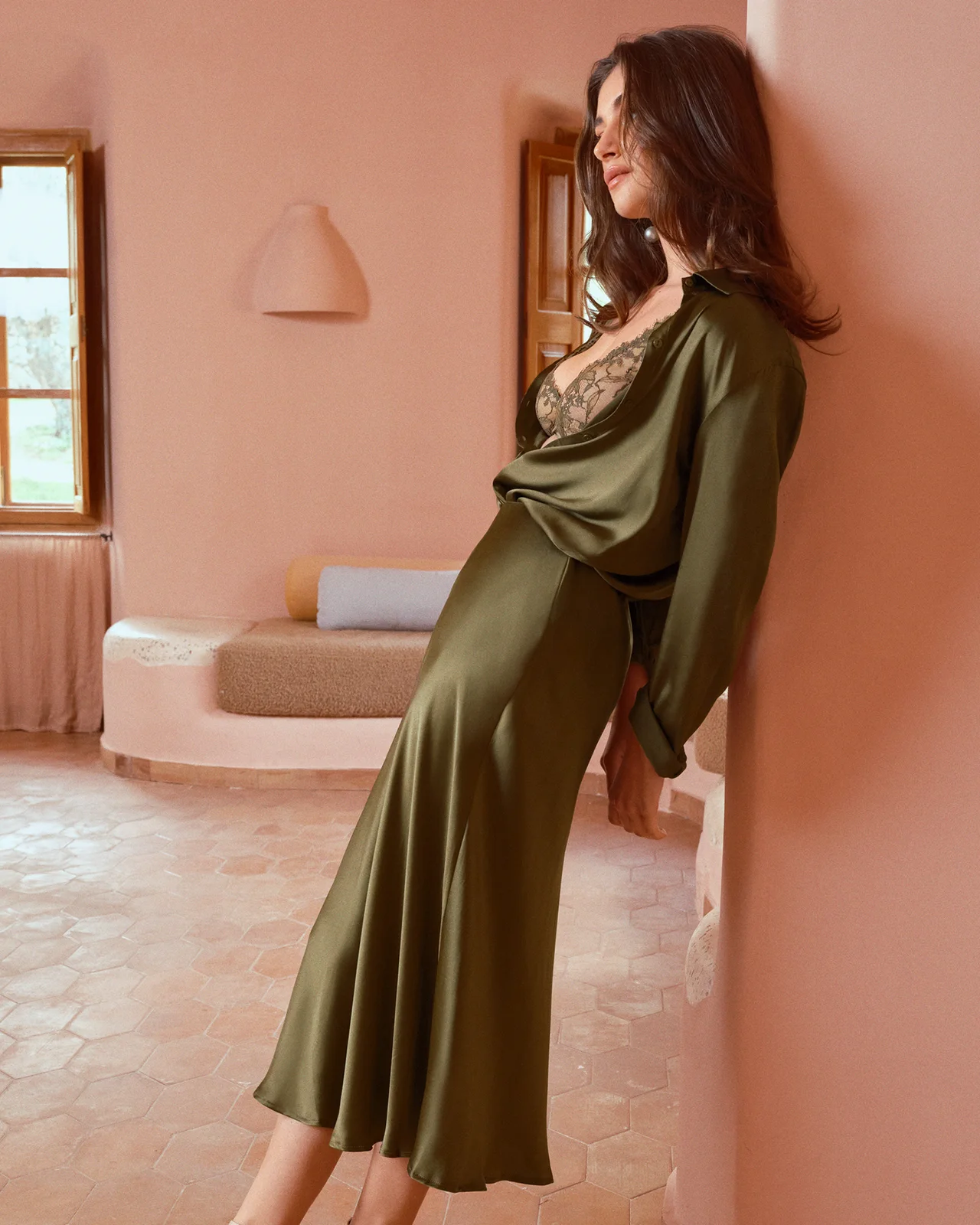 Bezvremenska i profinjena, svila je ponovno u središtu pažnje s novom kolekcijom Intimissimi, osmišljenom da žensku ljepotu istakne elegancijom i prirodnošću.