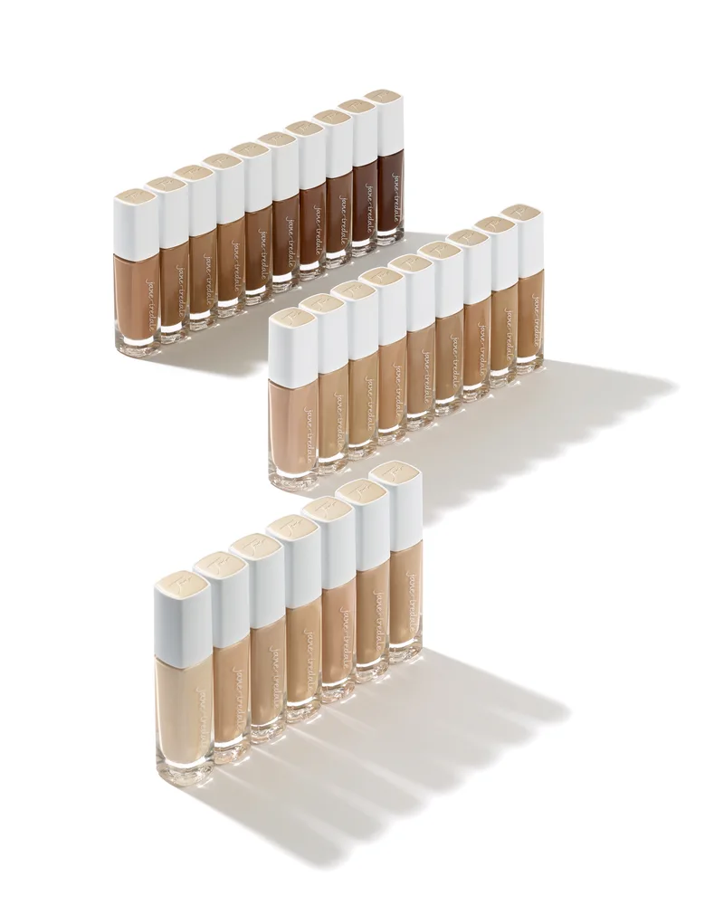 Masterclass u organizaciji DermaCare centra i brenda Jane Iredale održao se u Zagrebu, a polaznicima su dvojica edukatora demonstrirali kreiranje dnevnog, večernjeg i bridal looka - koji su za podlogu imali novi Skintuition SPF 30 Radiance-Boosting Liquid puder.