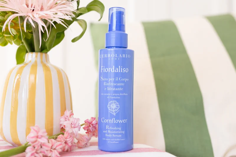 Nova linija prirodne kozmetike s plavim različkom umiruje, hrani i pomlađuje kožu. Istražite L'Erbolario Fiordaliso i otkrijte tajnu besprijekorne kože.