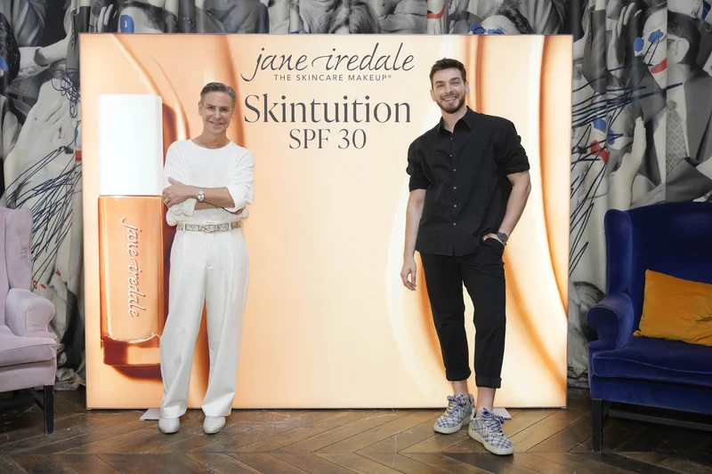 Masterclass u organizaciji DermaCare centra i brenda Jane Iredale održao se u Zagrebu, a polaznicima su dvojica edukatora demonstrirali kreiranje dnevnog, večernjeg i bridal looka - koji su za podlogu imali novi Skintuition SPF 30 Radiance-Boosting Liquid puder.