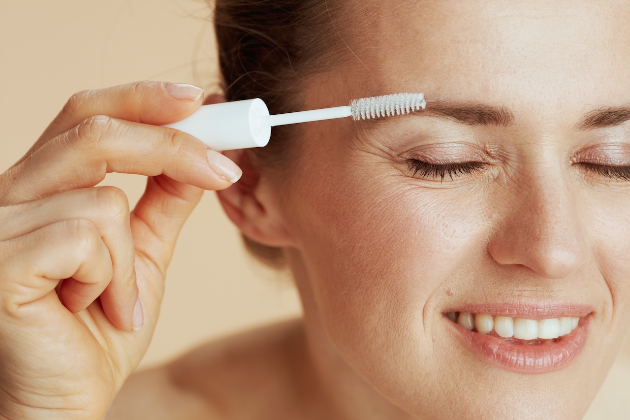 bojenje obrva kod kuće