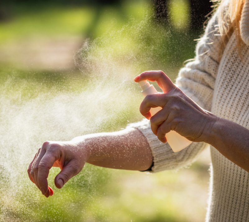 Kako prirodno odbiti komarce? Najbolja eterična ulja za zaštitu od uboda