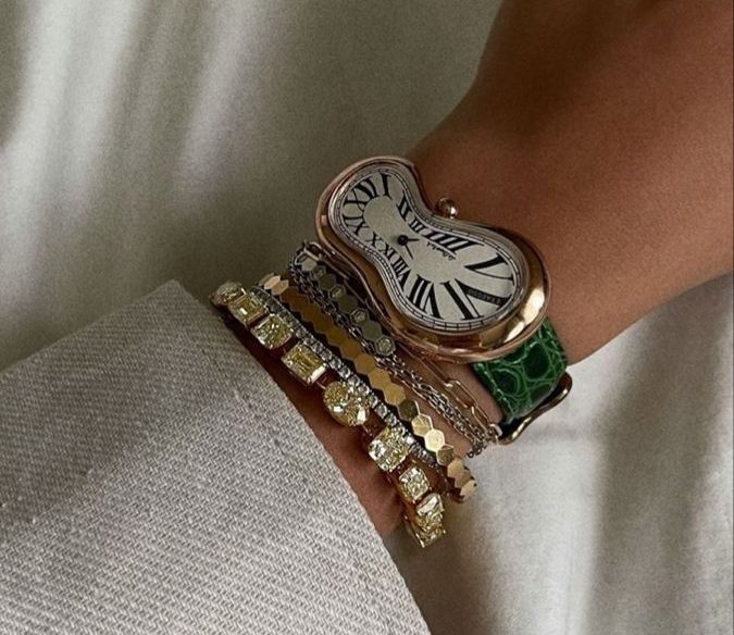 "Melted" watch: Zašto su asimetrični satovi toliko popularni