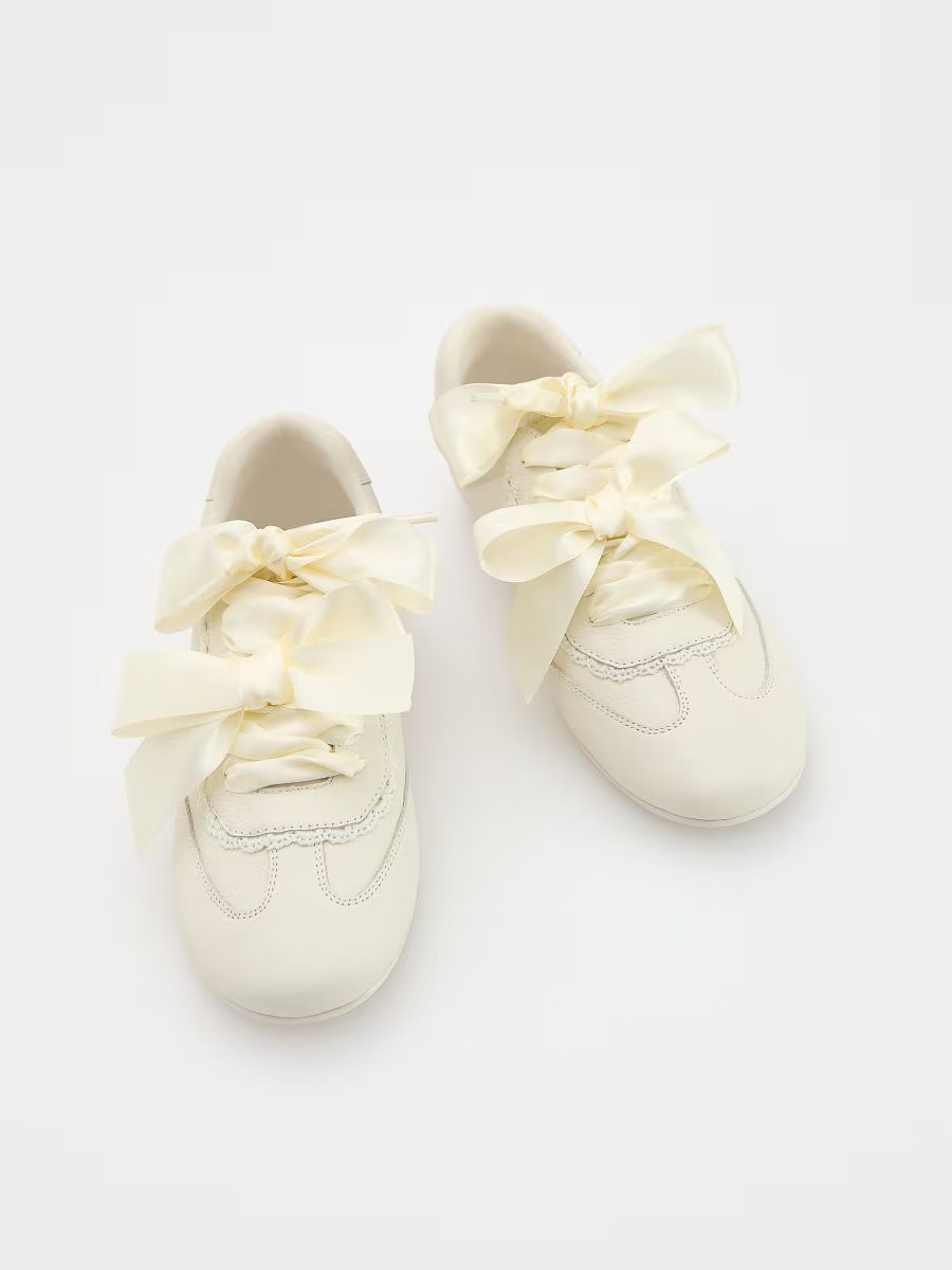 Sneakerina tenisice će biti najtraženija obuća za jesen 2025