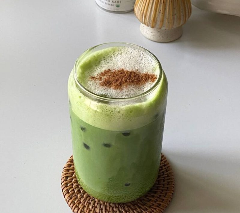 Matcha latte s cimetom
