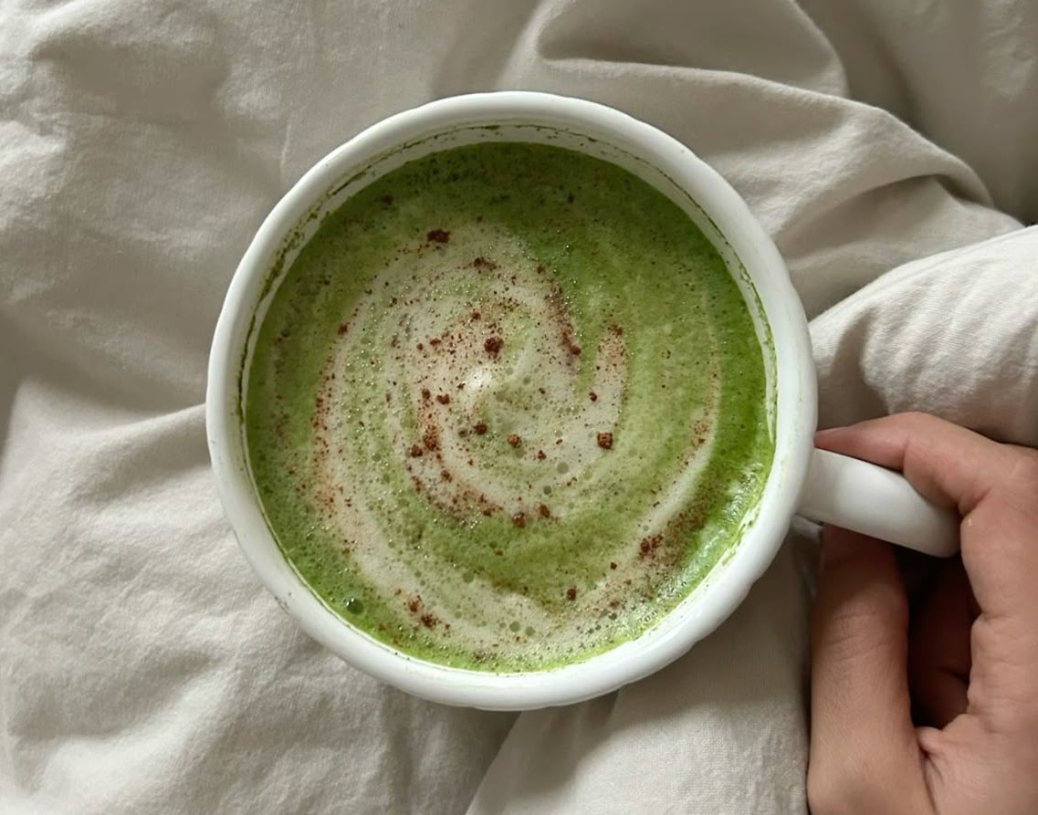 Matcha latte s cimetom