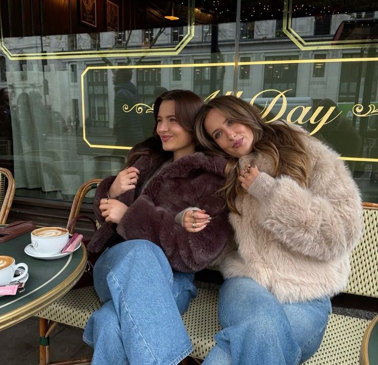 Bunde od umjetnog krzna stigle su u high street trgovine, evo koje modele nosimo u narednoj sezoni