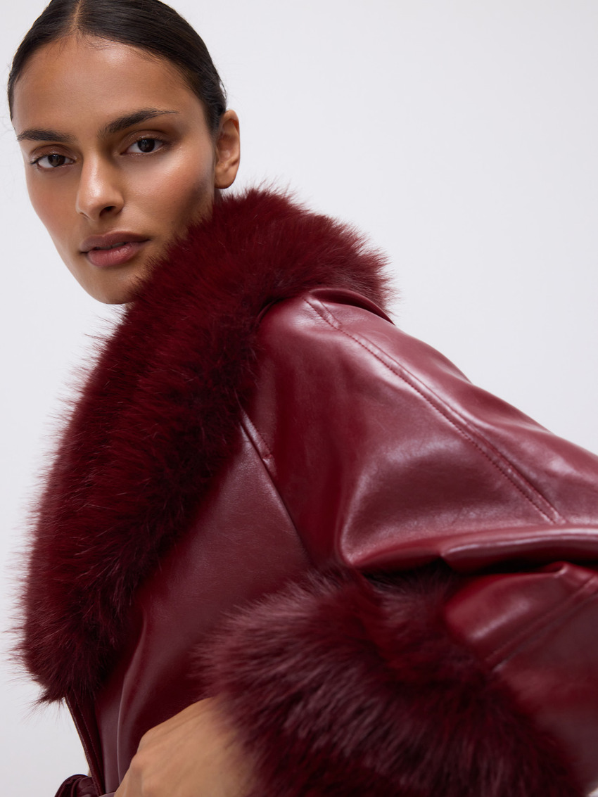 Reserved bordo kaput za jesen