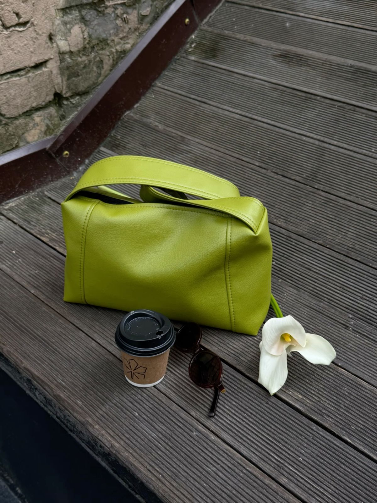 Avokado ili maslac zelena boja