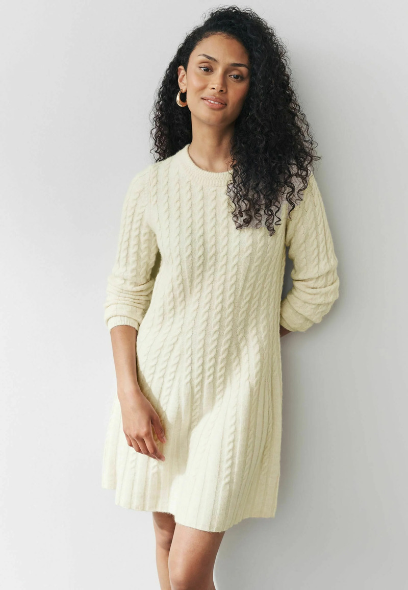 Najljepše pletene haljine za jesen 2025.