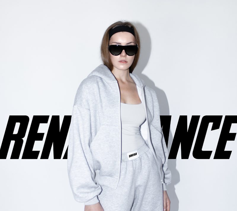 Ovu sivu trenirku domaćeg brenda nosimo i za izlazak na špicu