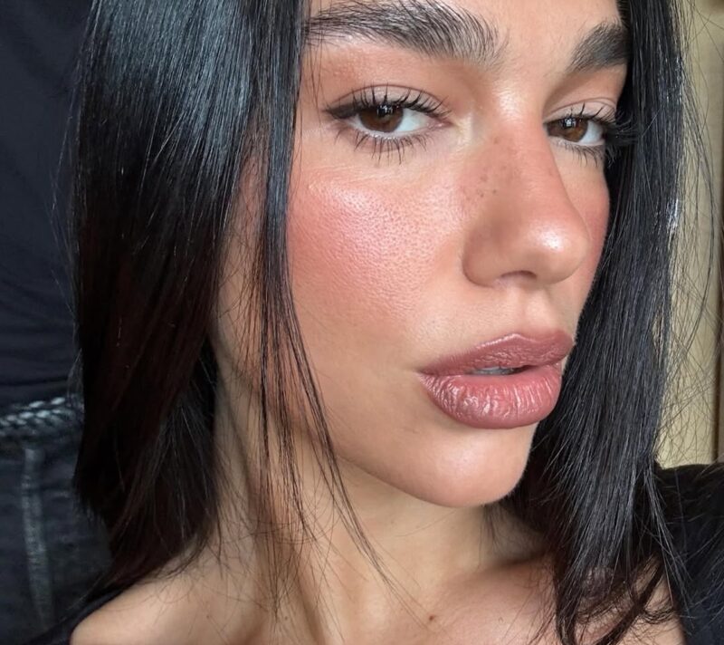 Dua Lipa lansirala tajnu svog sjaja: otkrivena minimalistička skincare rutina koja radi čuda za umornu kožu