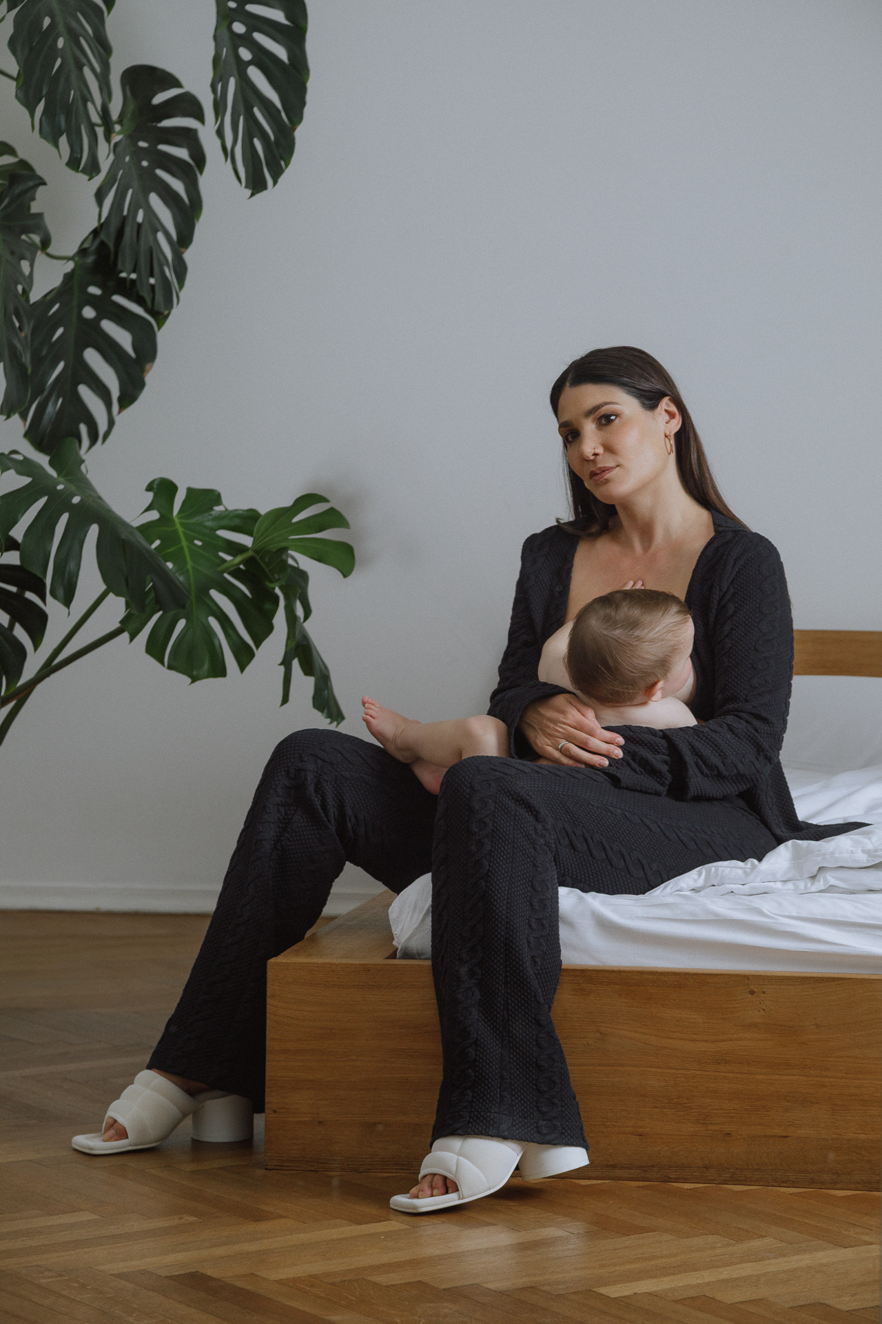 Nunnchi je hrvatski modni brend koji donosi odjeću koja se prilagođava ženskom tijelu