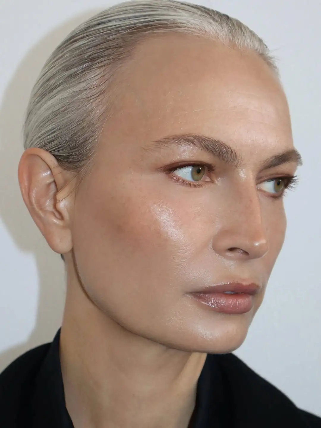 Što je bolji odabir za zrelu kožu - tonirana krema ili tekući puder