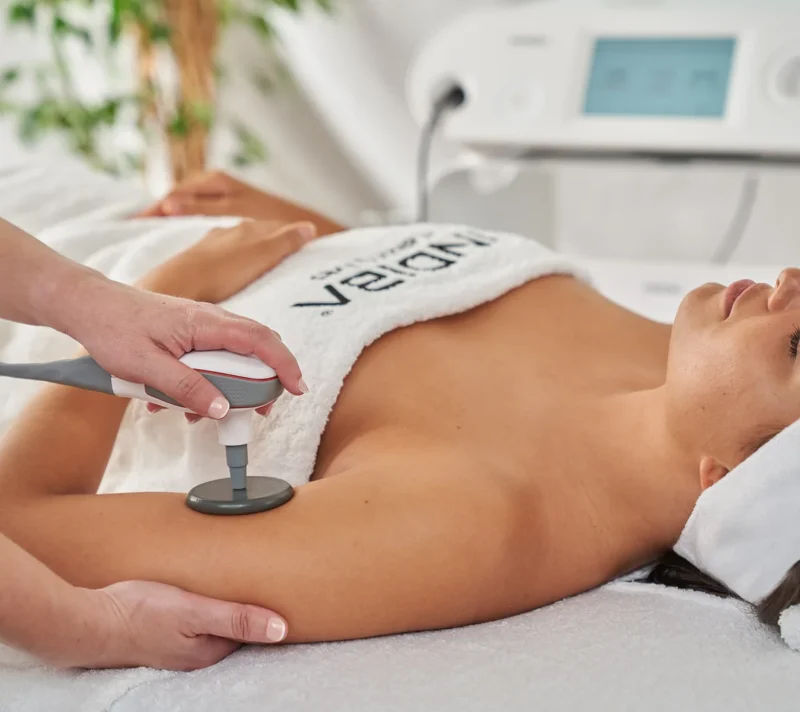 Celulit, podbradak, opuštena koža… Evo kako Céleste rješava tri problema u samo jednoj rutini