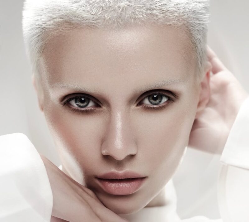 Zaboravite nude i mliječno bijelu: “Cloud dancer” je nova neutralna manikura