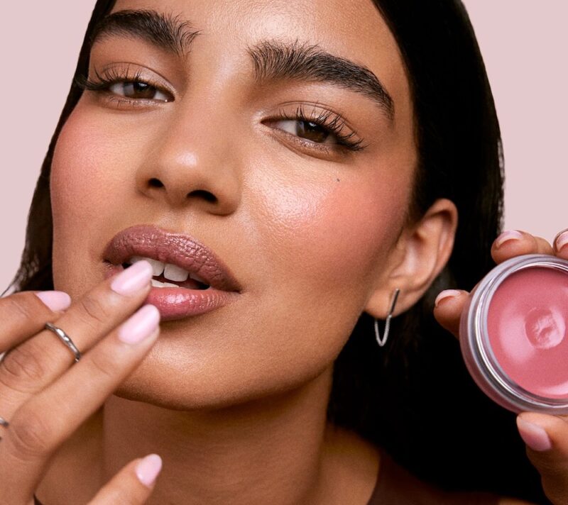 Ovo bi moglo biti najčudnije i najljepše rumenilo i lip balm koje ćete ikada isprobati