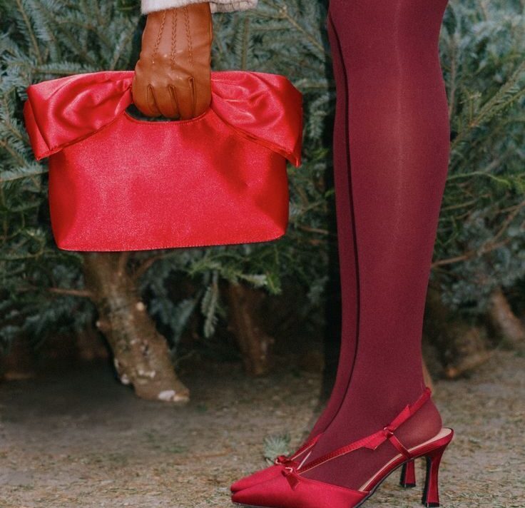 Gift guide: 10 poklona koje će obožavati zaljubljenice u modu