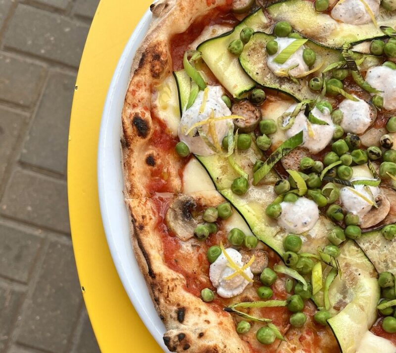 Imamo recept za niskokaloričnu proteinsku pizzu koja je gotova za pola sata