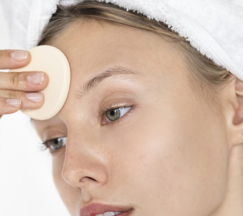 Najčešća greška u čišćenju lica koja vam sabotira kožu – uzrokuje prijevremeno starenje