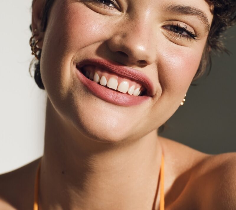 Ova boja ruža u sekundi će vas učiniti svježijima i mlađima – laska svakoj nijansi tena