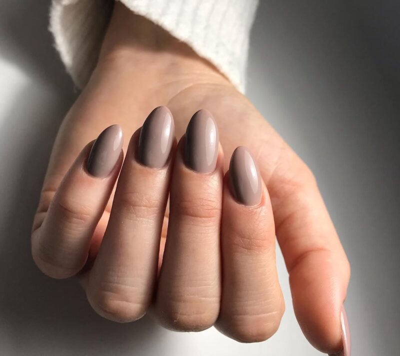 10 boja lakova za nokte koje odgovaraju svakoj odjevnoj kombinaciji