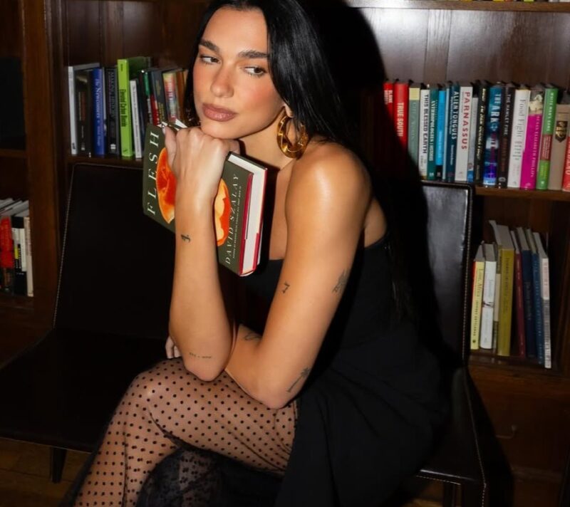 Što čita Dua Lipa? Ove naslove preporučila je u svom popularnom književnom podcastu