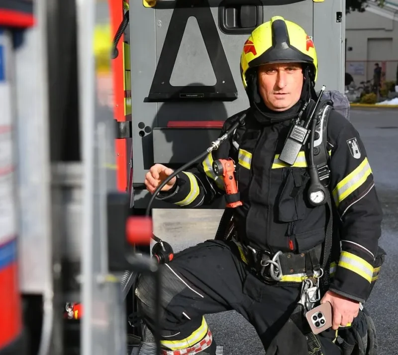 Ovaj telefon preživljava sve izazove – čak i u rukama vatrogasaca