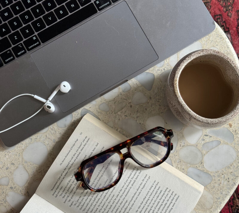 Dioptrijski okviri ponovno su modni statement. Ovi modeli vladat će 2026.