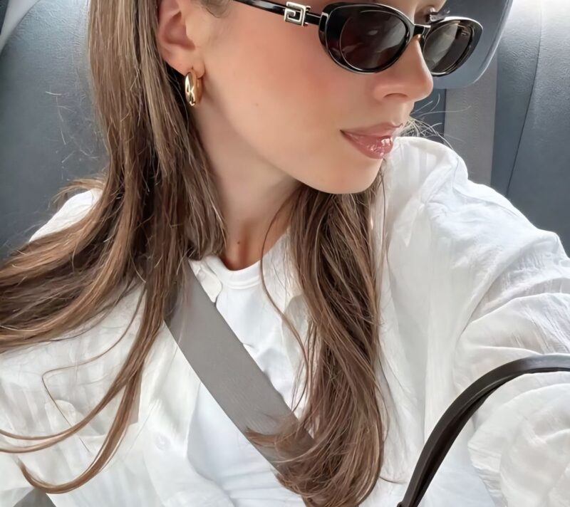 Ova frizura s trakom za kosu savršena je za svaki “bad hair day”