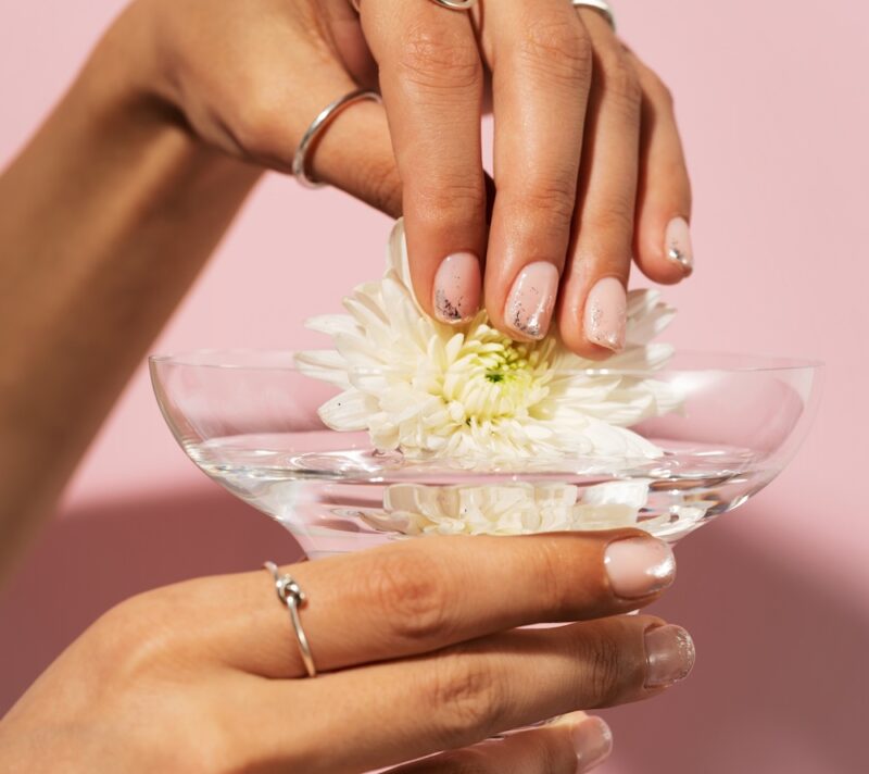 Jana Dužanec otkriva koje ćemo boje i oblike noktiju nositi u 2026.