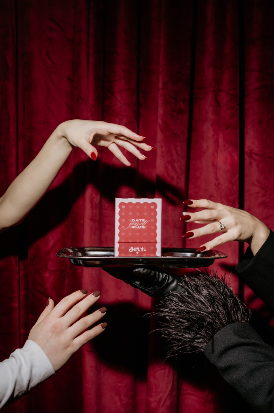 DEYT su prve kartice za solo dejtanje