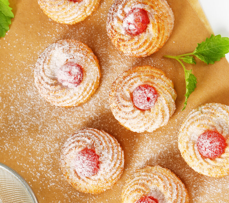 Ovi talijanski keksići od badema i maraschino trešnje savršeni su za Galentine’s druženje